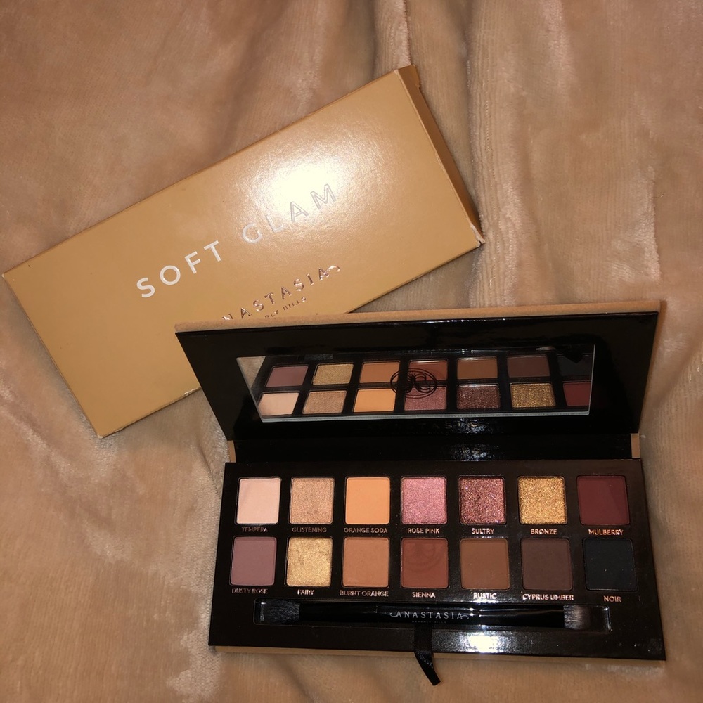 Anastasia Beverly Hills Soft Glam Palette